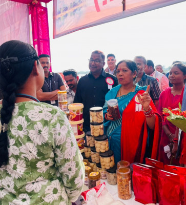 रायपुर : जशपुर में चमका कोरिया का ‘अमृत ब्रांड’ : बिहान की दीदियों के हुनर ने जीता लोगों का दिल, बिक्री ने बढ़ाया आत्मविश्वास