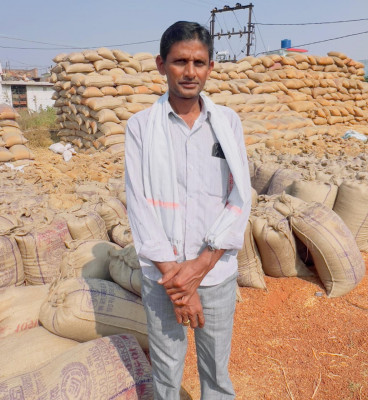 रायपुर : ग्राम घिवरी के किसान बालेश्वर पटेल ने बेचा 169 क्विंटल धान, बोले “सरल व्यवस्था और समय पर भुगतान ने बढ़ाया आत्मविश्वास”