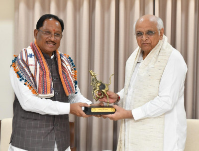 रायपुर : मुख्यमंत्री श्री विष्णु देव साय ने गांधीनगर में गुजरात के मुख्यमंत्री श्री भूपेंद्र पटेल से की सौजन्य भेंट