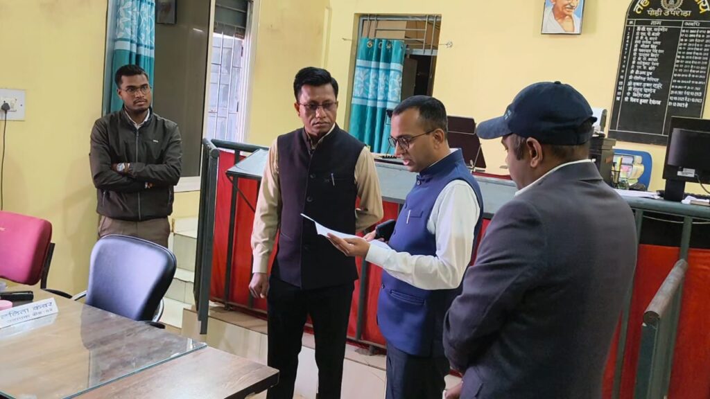 कलेक्टर ने किया तहसील कार्यालय पोड़ी उपरोड़ा का निरीक्षण