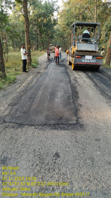 रायपुर : उप मुख्यमंत्री की घोषणा के अनुरूप कारीआम-बसंतपुर मार्ग और गौरेला-वेंकटनगर मार्ग में तेजी से चल रहा है बीटी पेच रिपेयर का कार्य