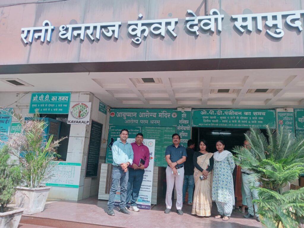 “राज्योत्सव में स्वास्थ्य विभाग के स्टॉल में मंत्री श्री लखन लाल देवांगन के द्वारा 05 टीबी मरीजों को दिया गया फूड बास्केट“