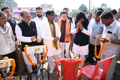 रायपुर : जिले मे आज से धान खरीदी शुरू, झालखम्हरिया केंद्र में कैबिनेट मंत्री श्री खुशवंत साहेब एवं विधायक द्वय श्री योगेश्वर राजू सिन्हा, एवं श्री संपत अग्रवाल की उपस्थिति में हुआ शुभारंभ