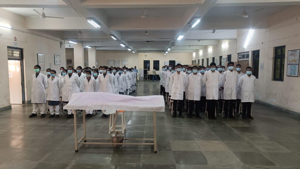 स्व. बिसाहू दास महंत स्मृति चिकित्सा महाविद्यालय में कैडेवरिक ओथ समारोह संपन्न