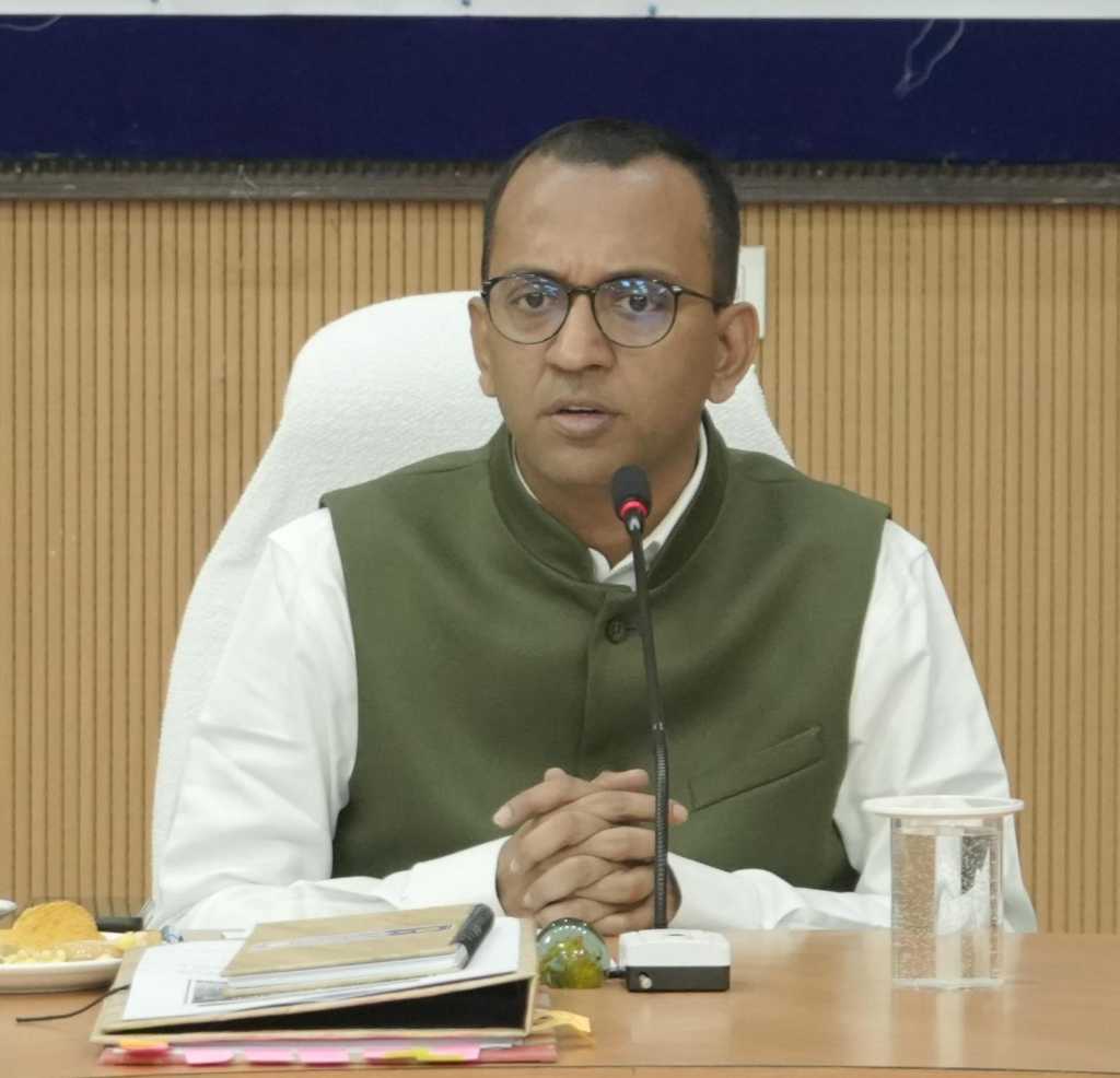 कलेक्टर की अध्यक्षता में शिक्षा विभाग की समीक्षा बैठक संपन्न