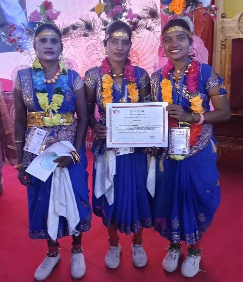 जनजातीय नर्तक एवं सांस्कृतिक दल को मिला तृतीय पुरूस्कार