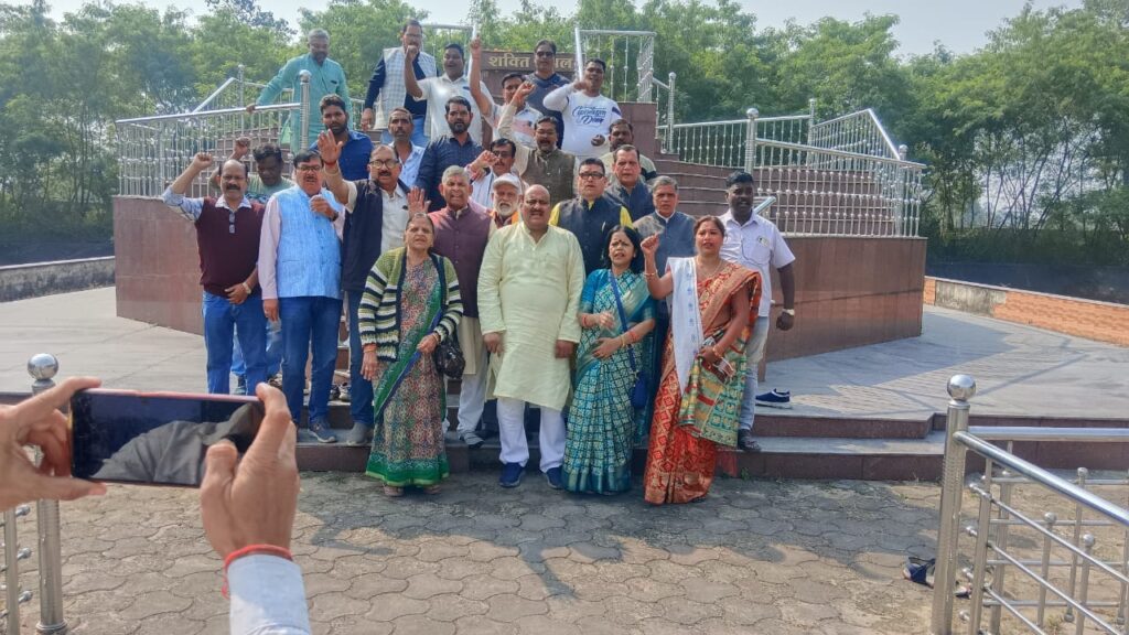 जिला कांग्रेस कमेटी के तत्वाधान में पूर्व प्रधानमंत्री प्रियदर्शिनी स्व0 श्रीमती इंदिरा गांधी की 108वीं जयंती आयोजित की गई