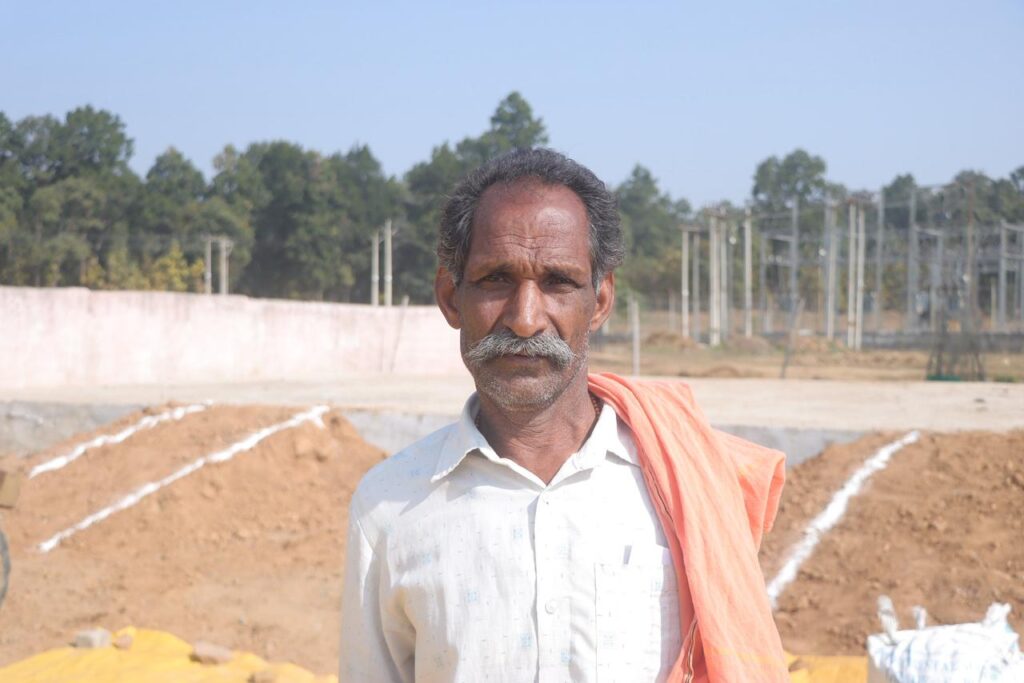 बक्साही केंद्र में अपने उपज की सुचारू खरीदी से खुश हैं किसान गजानंद कश्यप