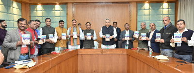रायपुर : विधानसभा परिसर में यात्रा वृत्तान्त “मेरी नज़र से अरुणाचल प्रदेश” का विमोचन