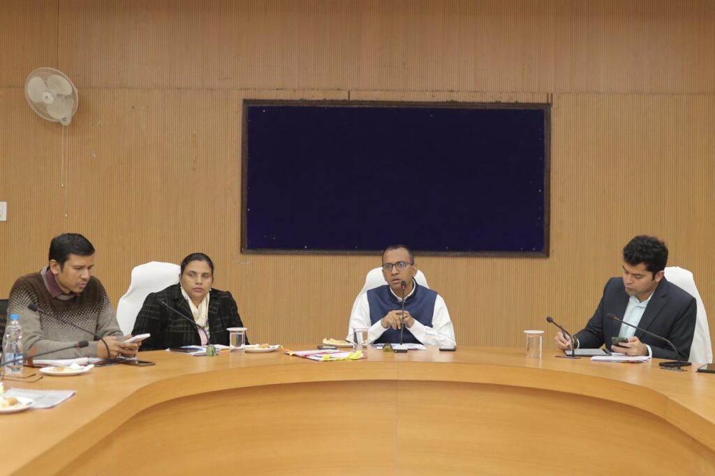 कलेक्टर  ने ली समय-सीमा बैठक, विभागीय कार्यों की प्रगति की हुई विस्तृत समीक्षा