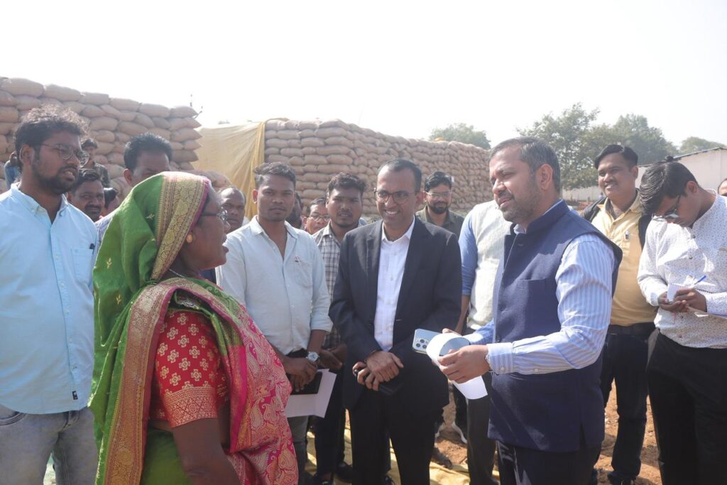 प्रभारी सचिव डॉ. रोहित यादव ने पाली-बक्साही धान उपार्जन केंद्रों की व्यवस्थाओं का किया गहन निरीक्षण