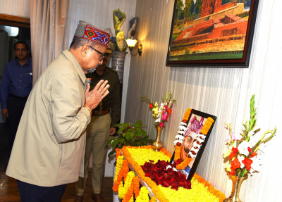 रायपुर : राज्यपाल ने शहीद वीर नारायण सिंह को दी श्रद्धांजलि