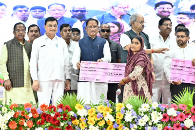 रायपुर : विशेष लेख : सुशासन, संवेदना और सुरक्षा : श्रमिक हित में छत्तीसगढ़ सरकार के दो वर्ष