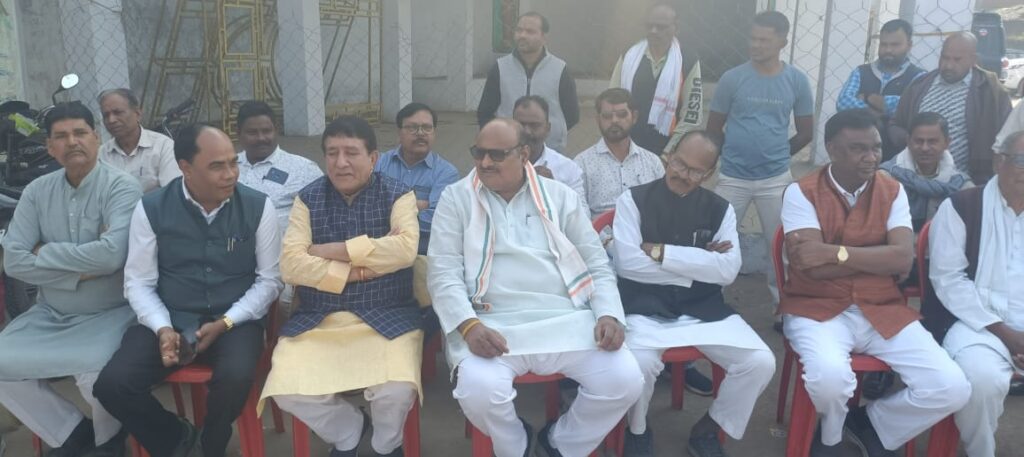 कांग्रेस कमेटी(शहर एवं ग्रामीण) द्वारा ग्राम भैंसमा में मुख्‍य मंत्री का पुतला दहन कर सरकार की नई रजिस्‍ट्री गाईड लाईन के खिलाफ किया गया विरोध प्रदर्शन..