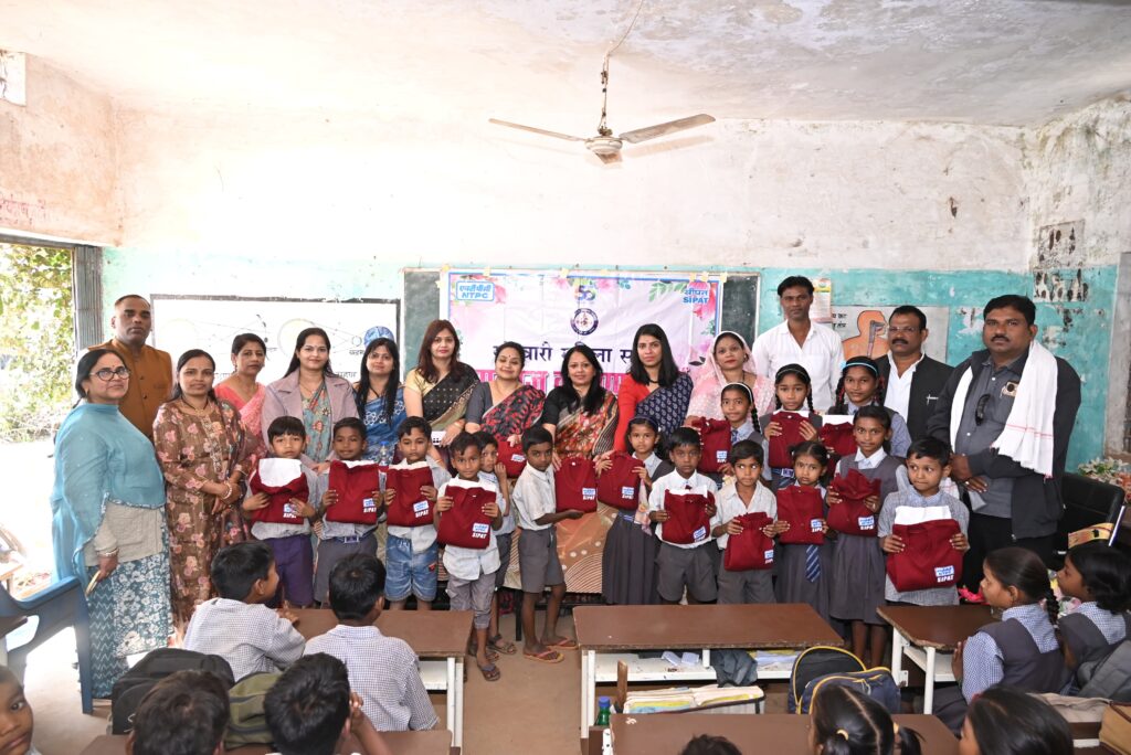 एनटीपीसी सीपत की संगवारी महिला समिति ने 436 विद्यार्थियों को वितरित किए स्वेटर…