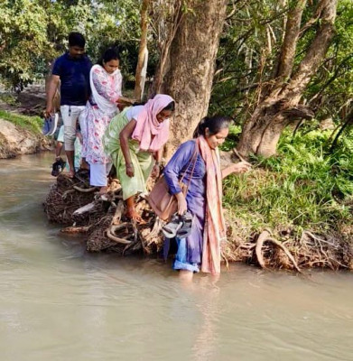 रायपुर : स्पेशल स्टोरी : नदी-नाले पार कर बचाया गया भविष्य
