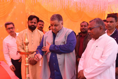 रायपुर : पर्यटन एवं संस्कृति मंत्री श्री राजेश अग्रवाल अम्बिकापुर के विश्वकर्मा मंदिर में पूजा-अर्चना कर छत्तीसगढ़वासियों के सुख-समृद्धि की कामना की