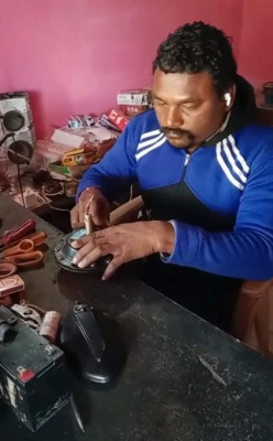 रायपुर : शासन के सहयोग से आत्मनिर्भरता की राह पर दिव्यांग श्री राजेश कुमार पटेल