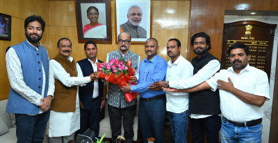 रायपुर : राज्यपाल श्री डेका से अखिल भारतीय कुर्मी क्षत्रिय महासभा के प्रदेश अध्यक्ष ने भेंट की