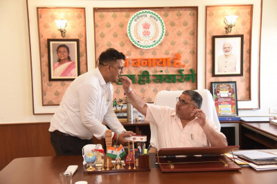 रायपुर : पर्यटन एवं संस्कृति मंत्री श्री राजेश अग्रवाल के निज सहायक श्री कौस्तुभ पांडेय को डॉ. सी.वी. रमन विश्वविद्यालय से पीएचडी की उपाधि