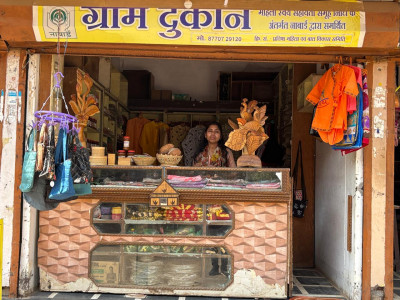 रायपुर : नाबार्ड की ‘ग्राम दुकान’ से स्व-सहायता समूह की महिलाएं बन रहीं आत्मनिर्भर