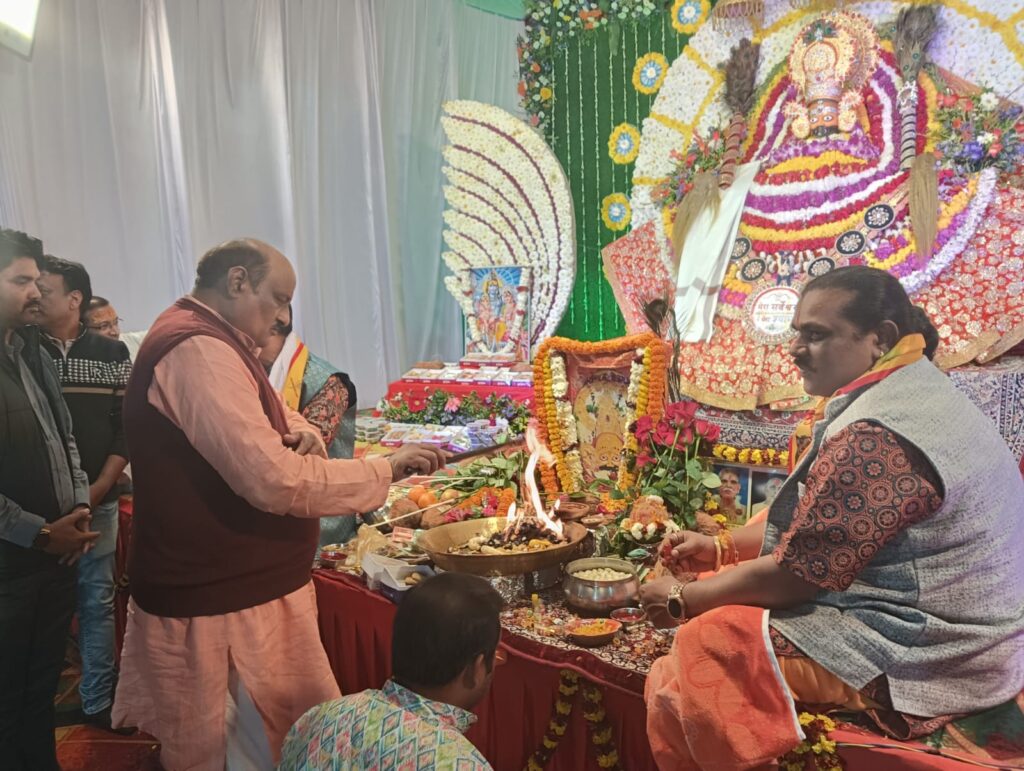 पूर्व मंत्री जयसिंह अग्रवाल बांकीमोंगरा में आयोजित श्री खाटु श्‍याम भजन महोत्‍सव में हुए शामिल..