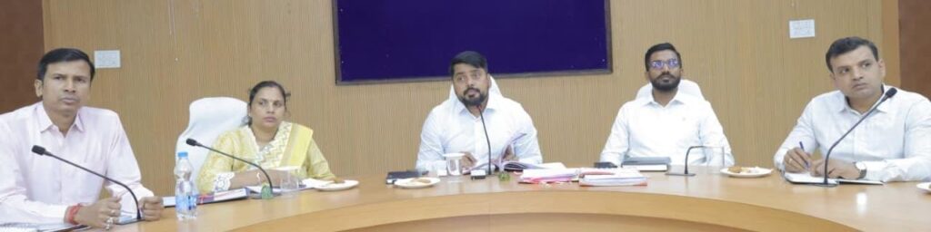 समय सीमा की बैठक:  संपूर्णता अभियान के इंडिकेटर को दो सप्ताह में हासिल करेंः निगमायुक्त