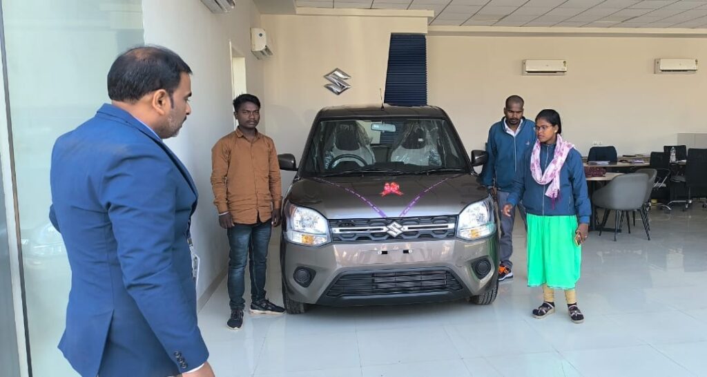 “शिक्षा ने बदली जिंदगी : पहाड़ी कोरवा युवती बनी प्रेरणाश्रोत”