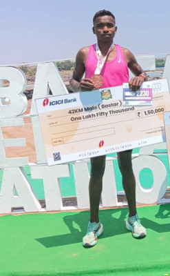 रायपुर : कोण्डागांव के युवा ने बस्तर हेरिटेज मैराथन में लहराया जीत का परचम