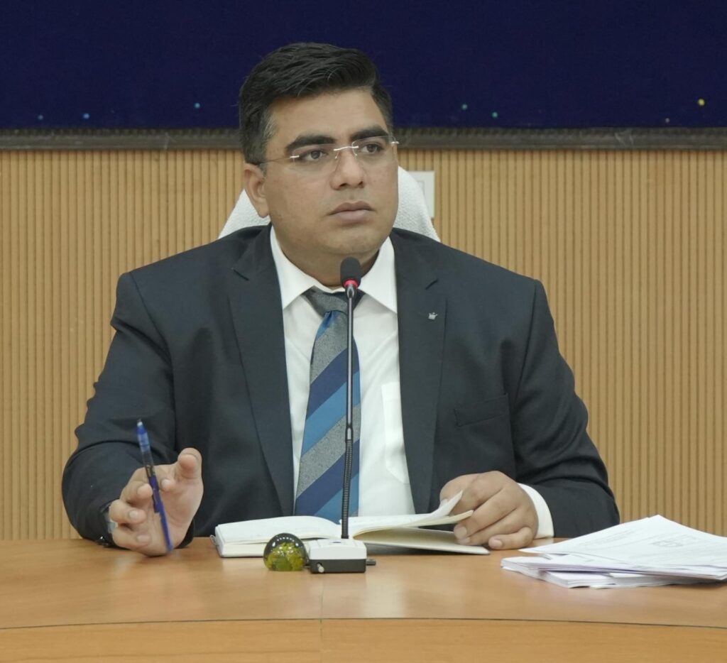 कलेक्टर श्री कुणाल दुदावत ने दिए निर्देश -कोरबा में राजस्व पखवाड़ा होगा अधिक प्रभावी, सभी प्रकरणों के गुणवत्तापूर्ण निराकरण पर ज़ोर