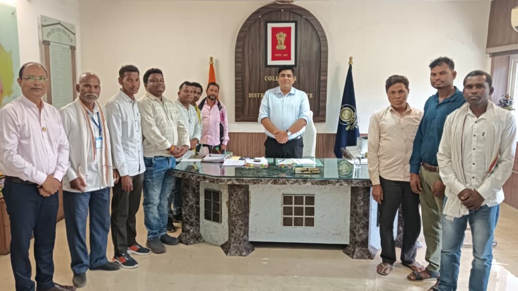 कोरबा जिले के प्रगतिशील मत्स्य कृषकों का अध्ययन भ्रमण सफल, कलेक्टर से की मुलाकात