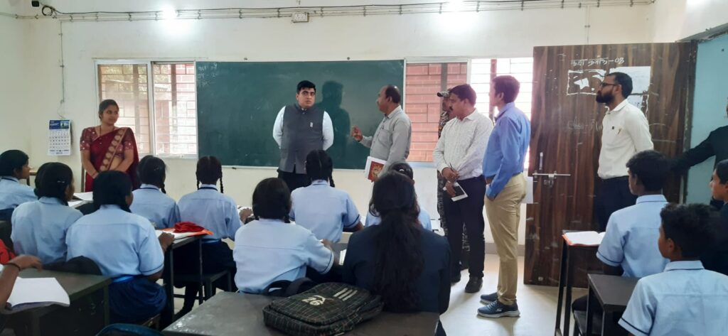 पी.एम. श्री सेजेस करतला का औचक निरीक्षणः कलेक्टर श्री कुणाल दुदावत ने दिए व्यवस्थाओं में सुधार के सख्त निर्देश