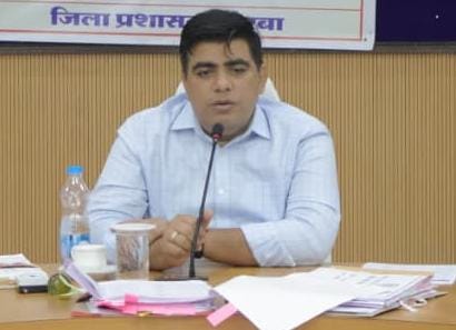 राजस्व प्रकरणों के निराकरण में गुणवत्ता और प्रगति लाने कलेक्टर ने दिए निर्देश