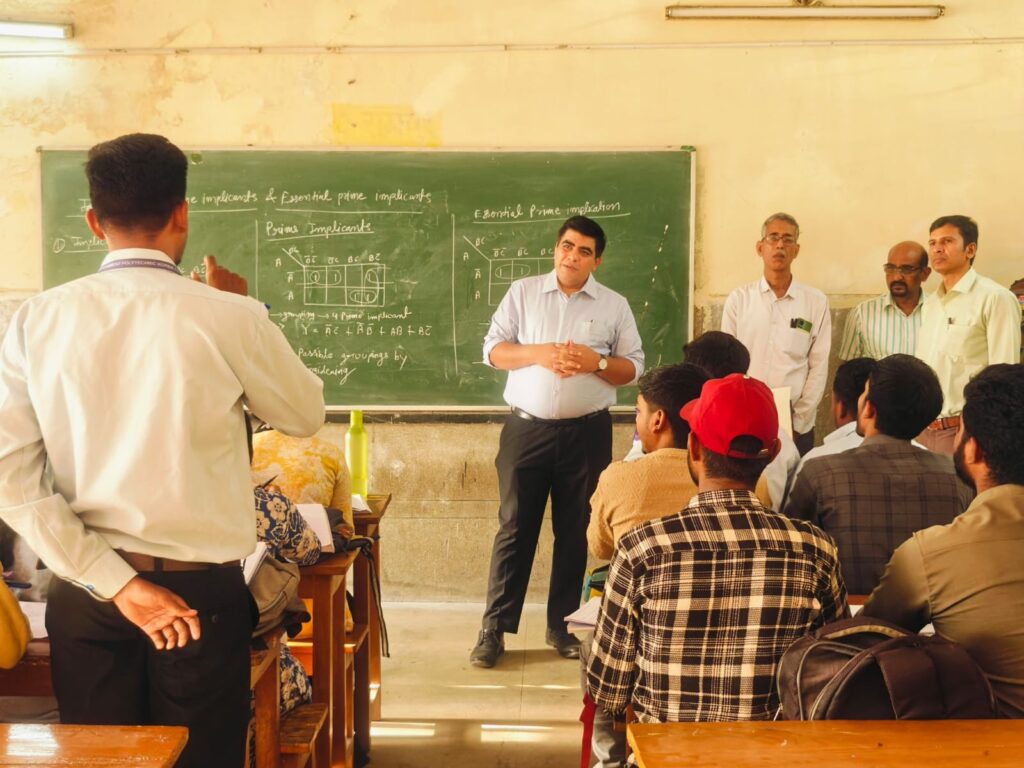 कलेक्टर कुणाल दुदावत ने शासकीय पॉलिटेक्निक कॉलेज कोरबा का किया निरीक्षण,अव्यवस्थाओं पर नाराज़गी, त्वरित सुधार के निर्देश