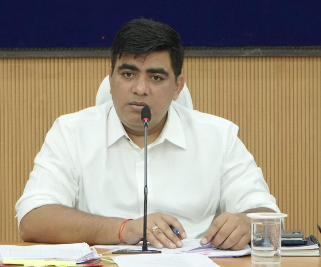 कलेक्टर ने ली समय-सीमा की बैठक, विकास कार्यो के प्रभावी क्रियान्वयन हेतु दिए आवश्यक दिशा-निर्देश