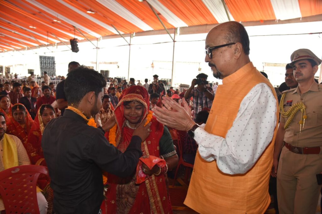 रायपुर : सामूहिक विवाह कार्यक्रम में शामिल हुए राज्यपाल