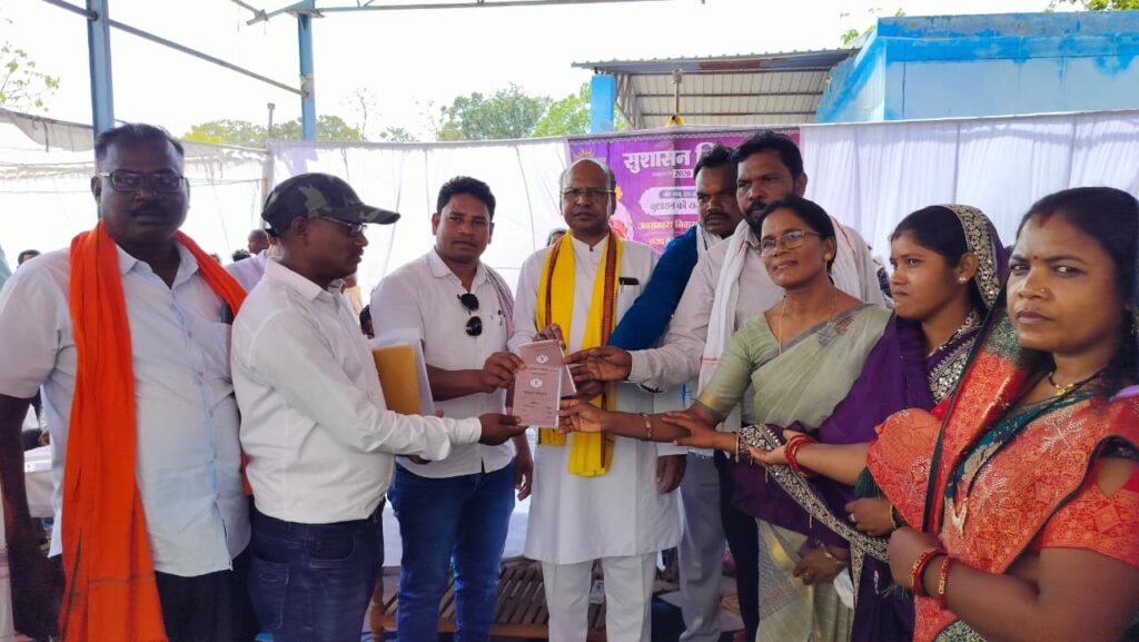 सुशासन तिहार के तहत पाली ब्लॉक के निरधी में लगा जनसमस्या निवारण शिविर, आमजन को मिला त्वरित समाधान