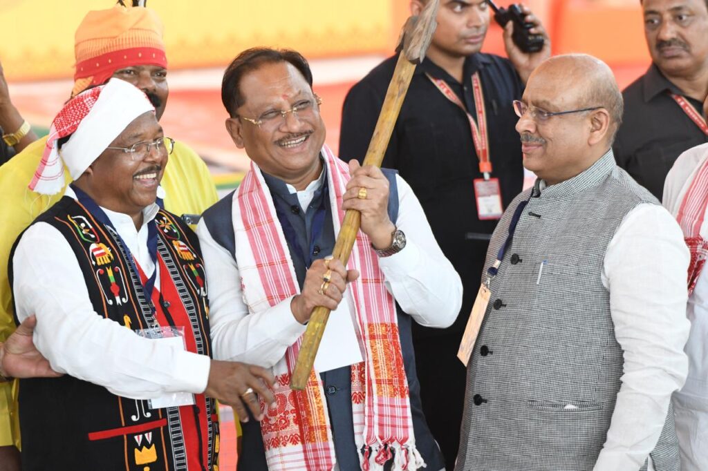 लाल किला मैदान से गूंजा जनजातीय गौरव का स्वर, राष्ट्रीय जनजाति समागम में बोले विष्णुदेव साय — जनजातीय समाज दुनिया को सिखा सकता है प्रकृति संग विकास