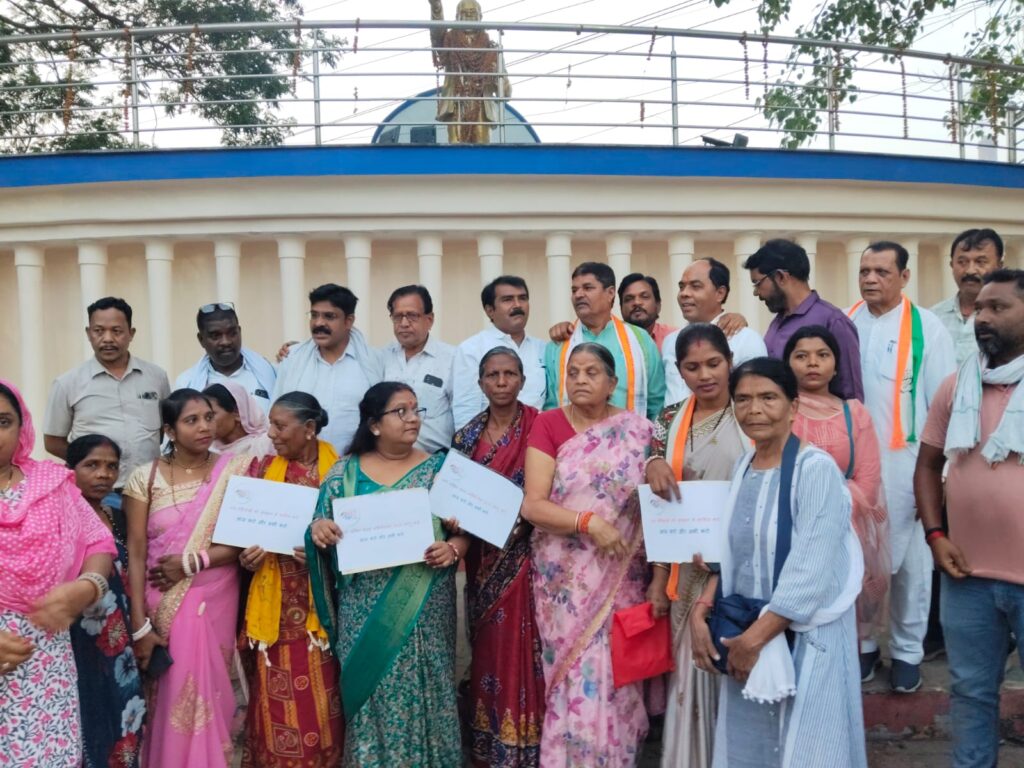 महिला कांग्रेस कार्यकर्ताओं ने बीजेपी सरकार का किया पुतला दहन..नारेबाजी करते हुए किया विरोध प्रदर्शन