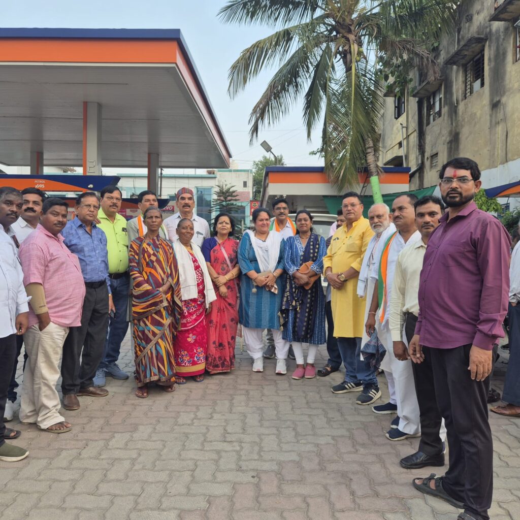 देश में लगातार बढ़ती महंगाई सहित दैनिक उपयोग की वस्‍तुओं के दामों में बेतहाशा वृद्धि के विरोध में कांग्रेस ने किया प्रदर्शन…