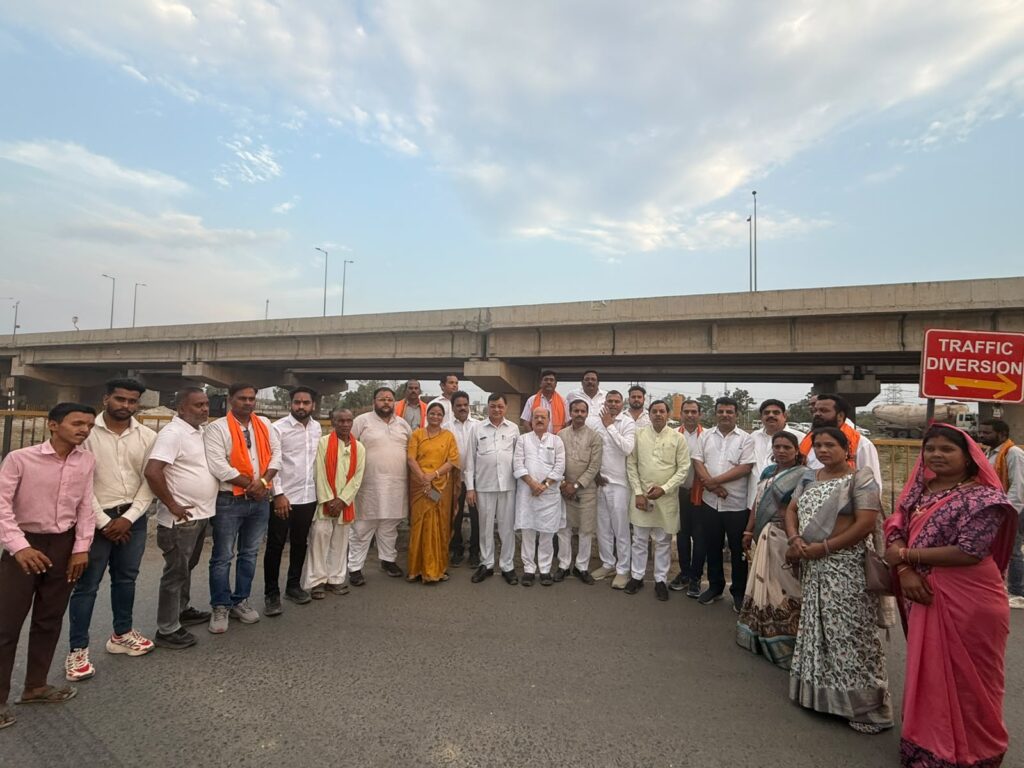कैबिनेट मंत्री श्री लखनलाल देवांगन ने भारतमाला परियोजना के अंतर्गत निर्माणाधीन सड़कों का किया निरीक्षण