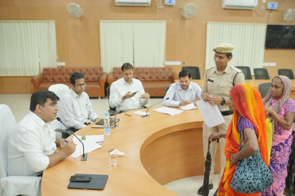 कलेक्टर ने जनदर्शन में सुनी गई आम लोगो की समस्याएं..कुल 123 आवेदन हुए प्राप्त