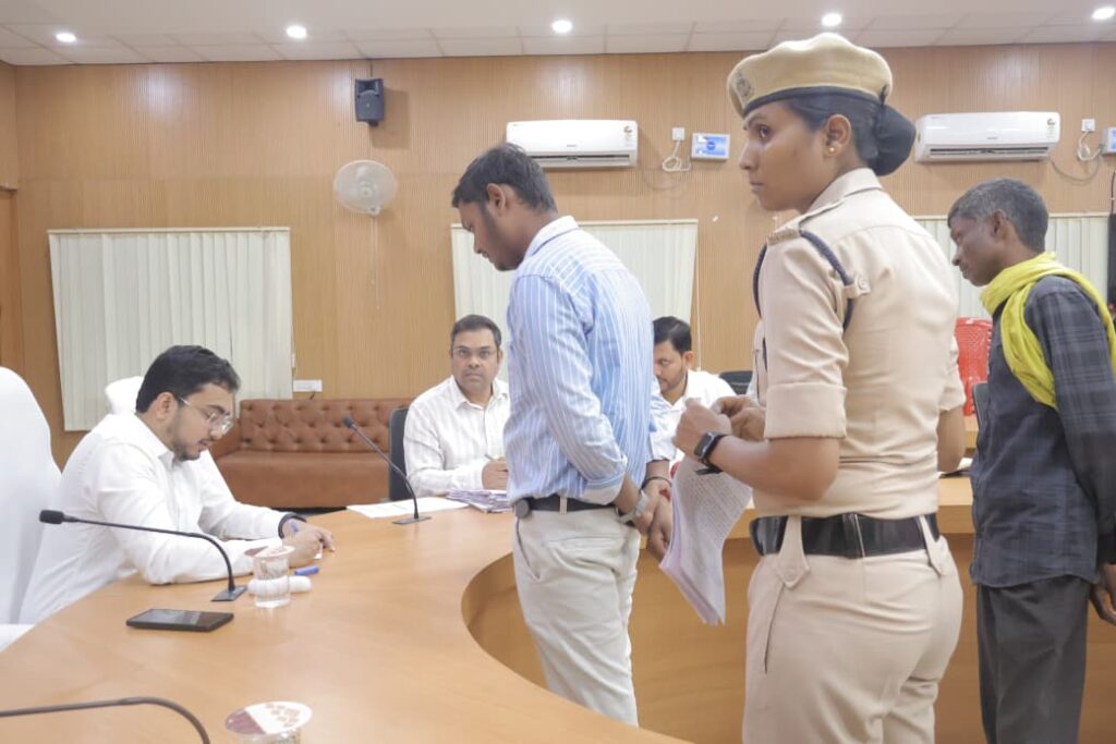 साप्ताहिक जनदर्शन में सुनी गई आमजन की समस्याएं