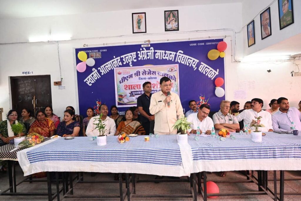 शाला प्रवेशोत्सव में उद्योग मंत्री श्री लखनलाल देवांगन ने किया विद्यार्थियों का आत्मीय स्वागत