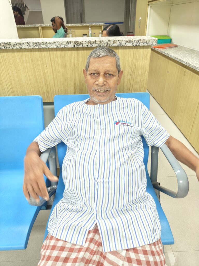 कोरबा :: CSEB के सेवानिवृत्त कर्मचारी का शिवाय हॉस्पिटल, में सफल हाईटेक घुटना प्रत्यारोपण (TKR)… डॉक्टरों और अस्पताल की उत्कृष्ट सेवाओं की सराहना…