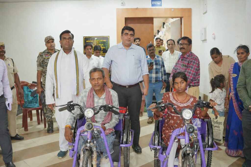 कलेक्टर जनदर्शन से मिली नई उम्मीद, मोटराइज्ड ट्राईसाइकिल ने आसान की जिंदगी
