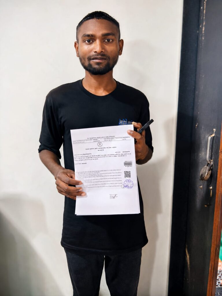 शासन की सेवाएं अब नागरिकों के द्वार तक सहजता से, सेवा सेतु से राजकुमार टोप्पो को मिला समय पर आय प्रमाण पत्र