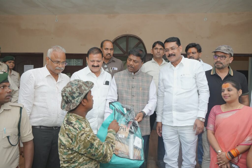 मानव-हाथी द्वंद्व कम करने में हाथी मित्र दल की भूमिका महत्वपूर्ण: वन मंत्री श्री केदार कश्यप