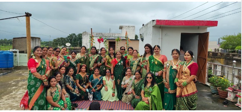 सावन उत्सव क्वीन बनी शशि पाटले,हाउसिंग बोर्ड कालोनी की आदर्श माहेला स्व. सहायता समूह के द्वारा मनाया सावन उत्सव