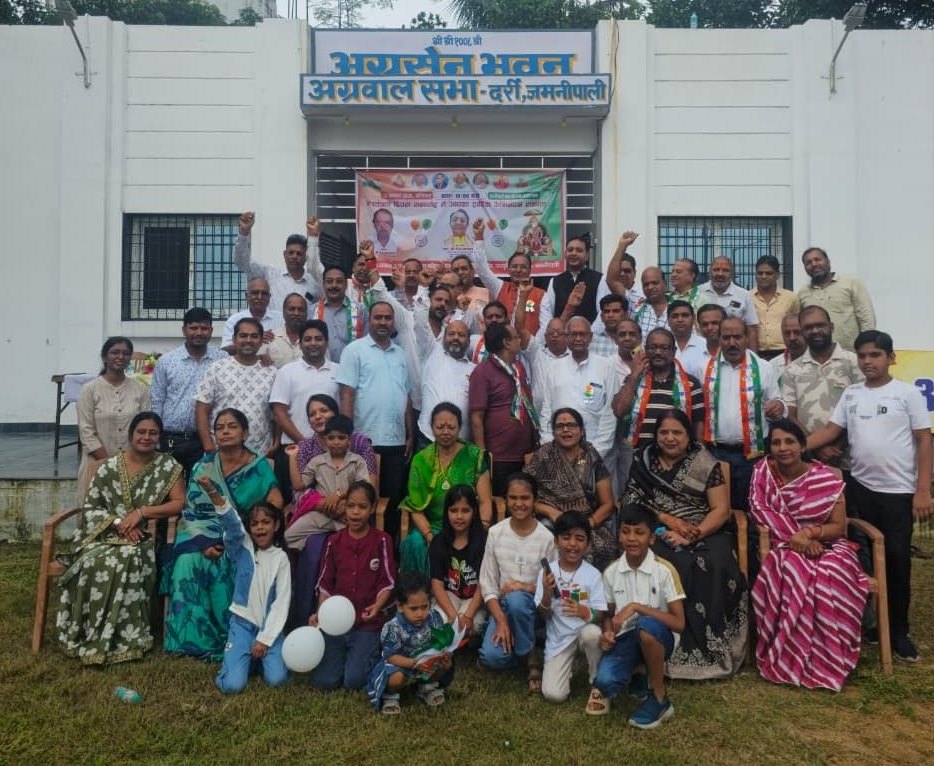 अग्रसेन भवन साडा कॉलोनी जमनीपाली में स्वतंत्रता दिवस चैंबर ऑफ कॉमर्स के महामंत्री नरेन्द्र अग्रवाल ने किया ध्वजारोहण…